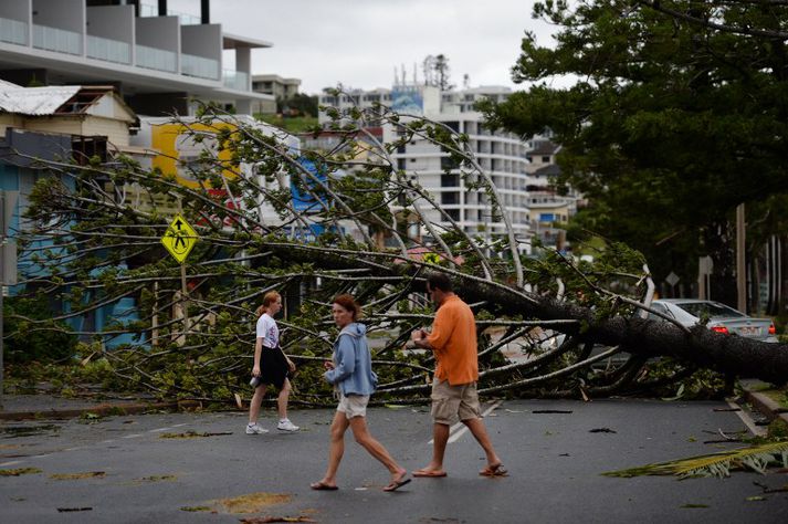 Fellibylurinn Marcia skall á stönd Queensland milli St Lawrence og Yeppoon.