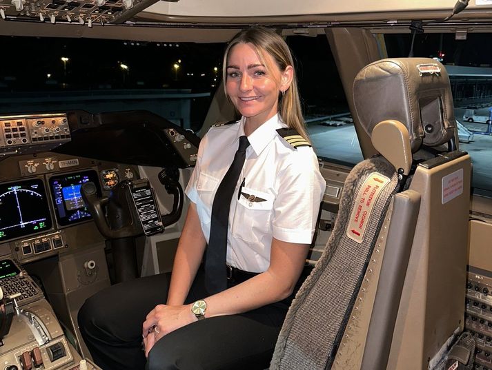 Telma Rut Frímannsdóttir er núna flugmaður á Boeing 747-risaþotum Air Atlanta.