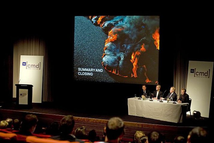 Í Bafta Auditorium í miðborg Lundúna Við háborðið má sjá Hannes Smárason forstjóra, Jón Sigurðsson, Örvar Kærnested og Benedikt Gíslason. Mynd/FL Group