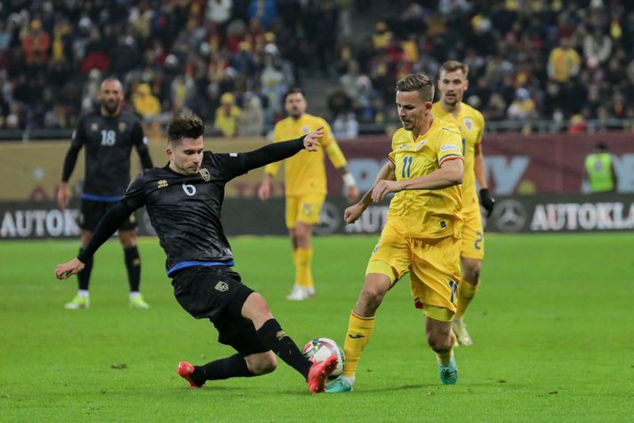 Rúmenía og Kósovó mættust í Búkarest, í Þjóðadeildinni, og var staðan markalaus þegar leikmenn Kósovó gengu af velli. Rúmeníu var dæmdur 3-0 sigur en Kósovóar ætla að áfrýja þeirri niðurstöðu.