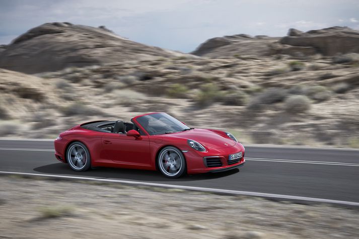 Lítil útlitsbreyting en aðalbreytingin er fólgin í forþjöppu sem aldrei hefur verið í Porsche 911 Carrera áður.