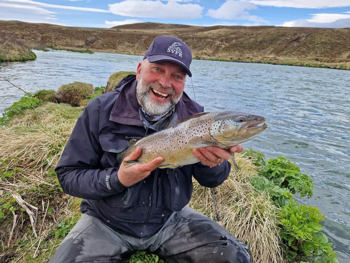 Árni Friðleifsson með vænan urriða úr opnun Laxá í Mý