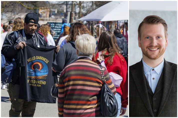 Maður selur minnjagripi um almyrkva við Níagarafossa á landamærum Kanada og Bandaríkjanna í fyrra. Björn Berg Gunnarsson (t.h.) varar við því að undirbúningur fyrir almyrkva á á Íslandi á næsta ári sé of takmarkaður.