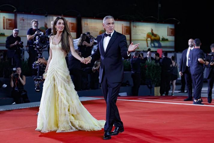 Amal og George Clooney voru glæsileg á rauða dreglinum.