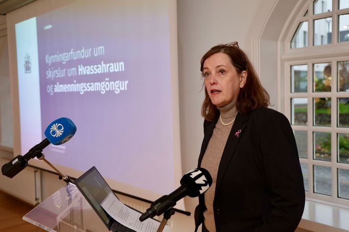 Svandís Svavarsdóttir innviðaráðherra opnar fundinn.