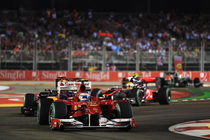 Fernando Alonso leiddi mótið í SIngapúr frá upphafi til enda.