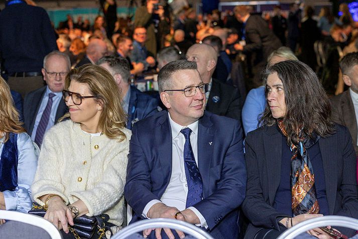 Guðlaugur Þór á landsfundinum ásamt eiginkonu sinni Ágústu Johnson og Áslaugu Friðriksdóttur, fyrrverandi aðstoðarmanni Bjarna Benediktssonar.