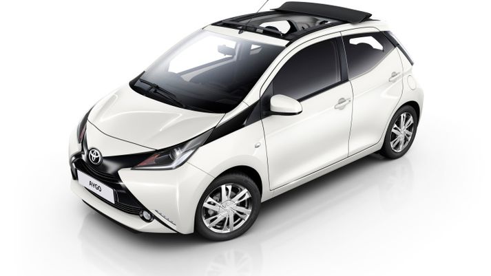 Toyota Aygo með léttum blæjudúk.