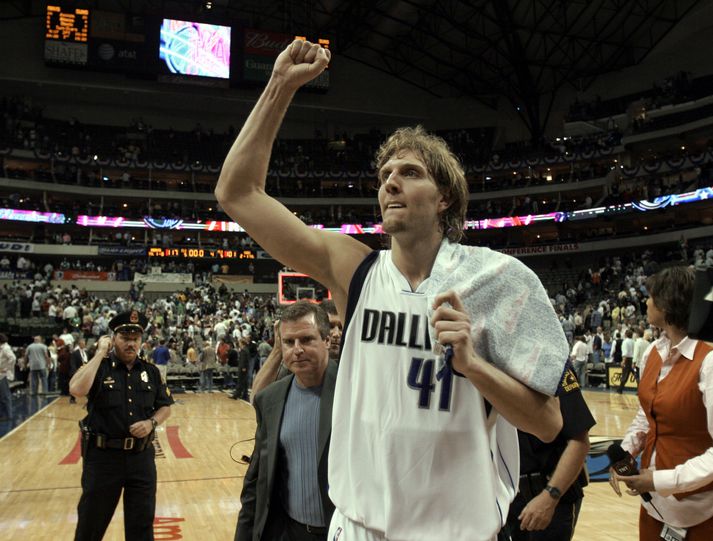 Það voru stór tímamót fyrir Dirk og Dallas í nótt þegar Mavericks tryggðu sér sæti í NBA-úrslitunum.