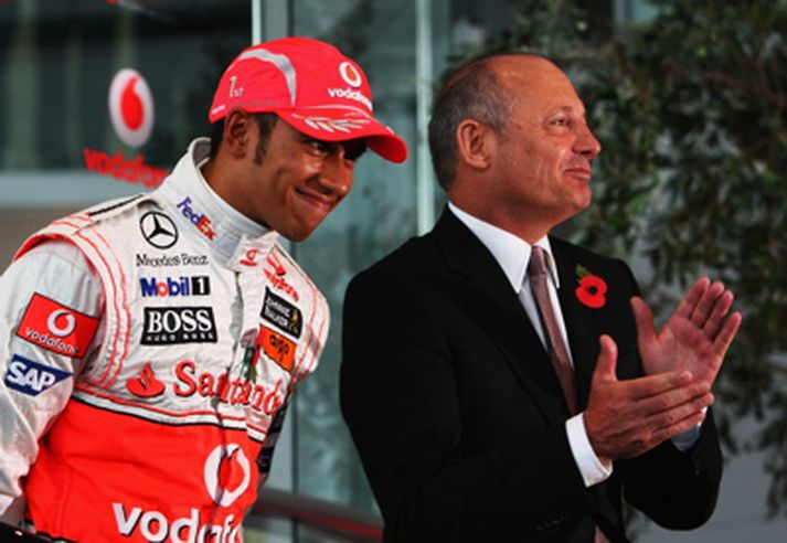 Lewis Hamilton fær nýjan McLaren fák frá Ron Dennis í janúar.