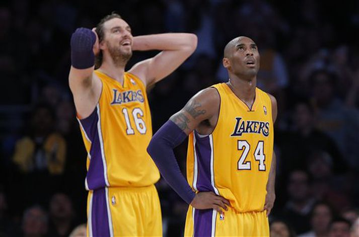 Pau Gasol og Kobe Bryant leyndu ekki vonbrigðum sínum eftir tapið gegn Indiana í nótt.