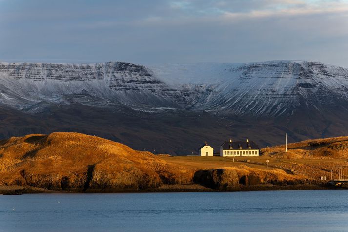 Sjálf lægðin fer svo austur yfir landið í nótt og í fyrramálið.