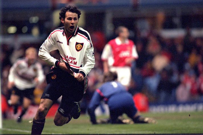 Ryan Giggs fagnar undramarki sínu frá 1999.