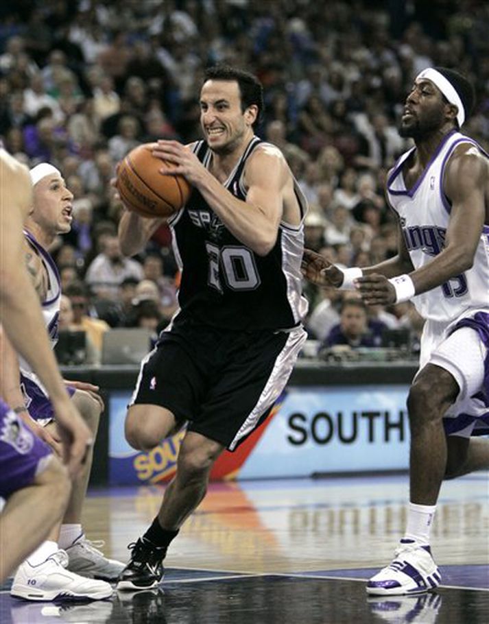 Argentínumaðurinn Manu Ginobili á ferðinni gegn Kings í gær.