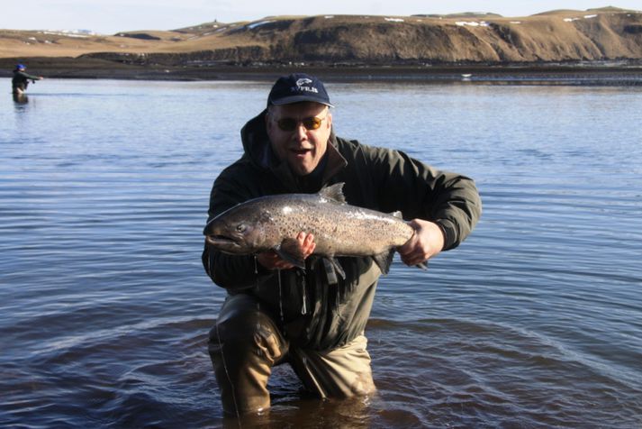 Þeir geta orðið nokkuð stórir í Syðri-Hólma birtingarnir. Þessi hængur tók Heimasætuna hjá Bjarna Júl.