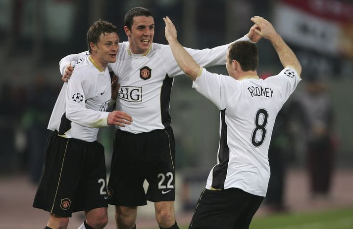 Solskjær, Rooney og O'Shea fagna marki í átta liða úrslitunum í Meistaradeildinni 2007 á útivelli gegn Roma.