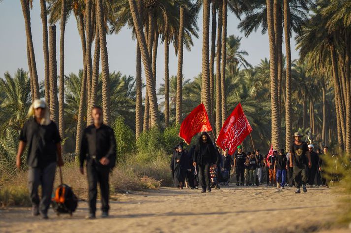 Fólkið var á leið til Karbala í tilefni árlegu pílagrímsferðarinnar Arbaeen.