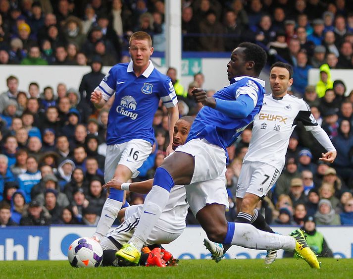 Romelu Lukaku skorar annað mark Everton.