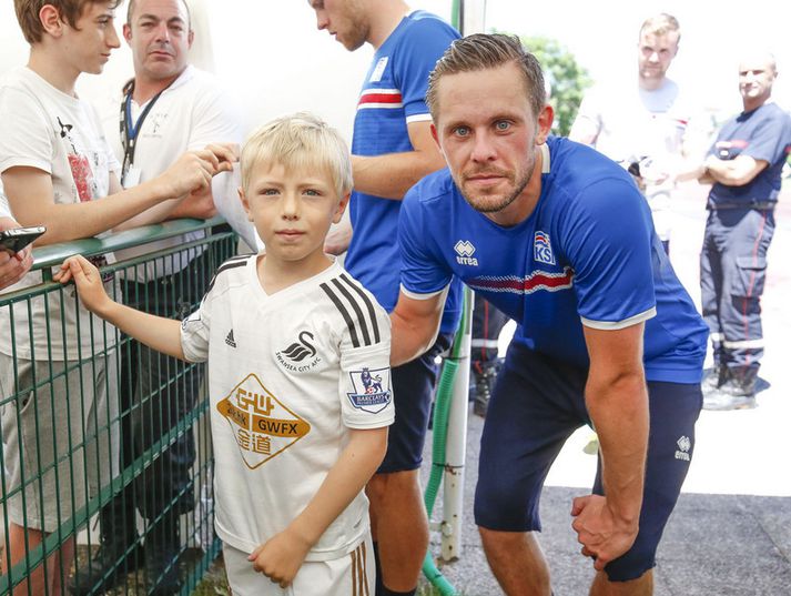 Gylfi Þór Sigurðsson og Clement Davies.