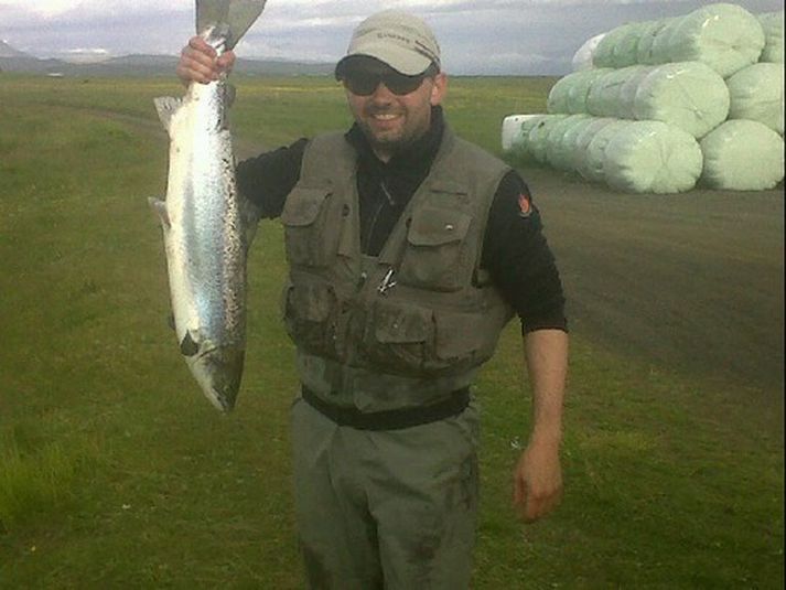 Bjarki Hvannberg með fallega 5,4kg hrygnu úr Bátsvaði í gær.