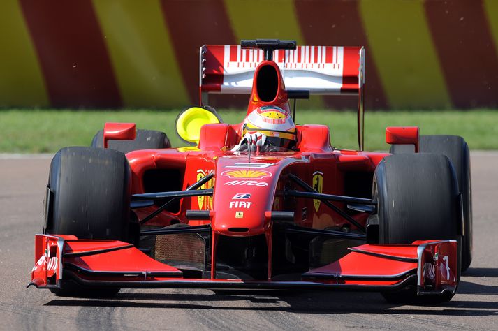 Luca Badoer ekur Ferrari á Valencia brautinni um helgina.