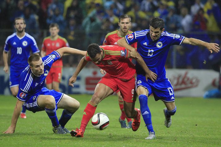 Wales er komið á EM þrátt fyrir tap í Bosníu í kvöld.