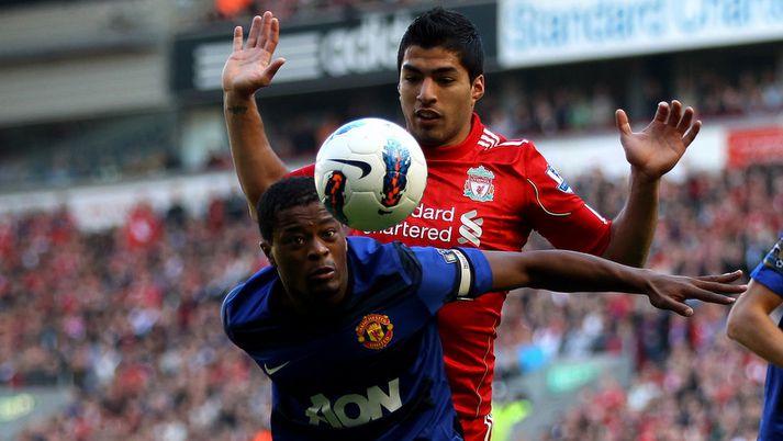 Patrice Evra og Luis Suárez eigast hér við í leiknum.