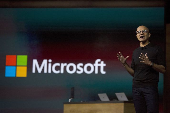Satya Nadella, forstjóri Microsoft, kynnir vörur fyrirtækisins.