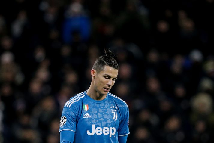 Óvissa ríkti um þátttöku Cristiano Ronaldo í leiknum annað kvöld, vegna veikinda móður hans, en nú hefur leiknum verið frestað.