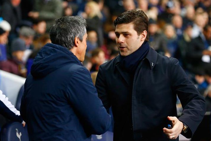 Pochettino heilsar Paulo Sousa, stjóra Fiorentina, fyrir leikinn í gær.