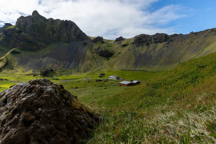 Það er spáð hvassviðri í Vestmannaeyjum á morgun.