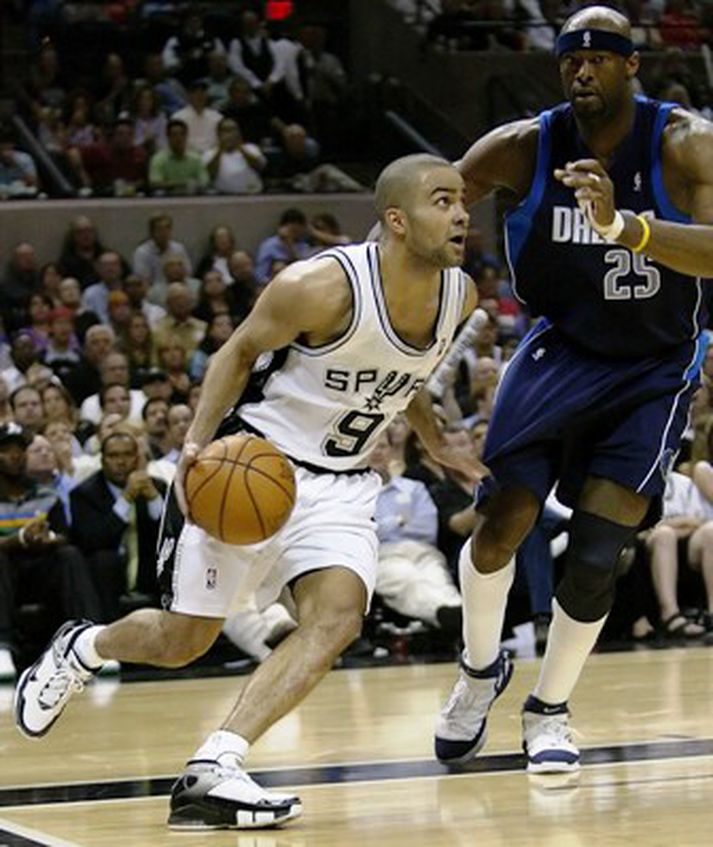 Tony Parker keyrir hér framhjá Dampier