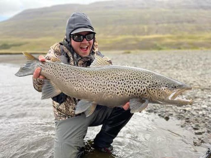 Glæsilegur sjóbirtingur úr Eyjafjarðará