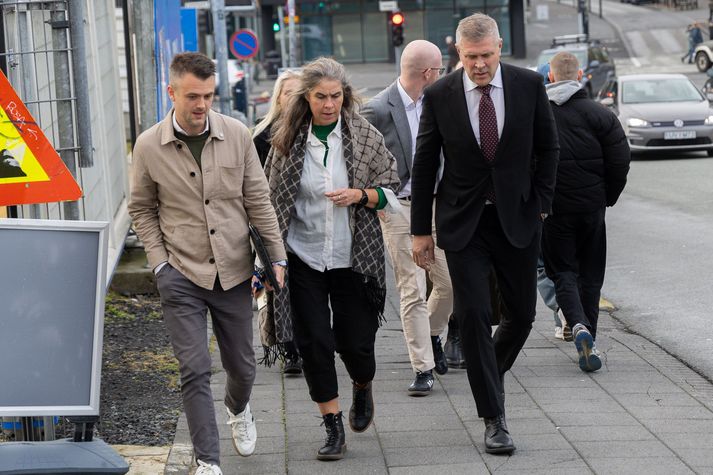 Bjarni Benediktsson forsætisráðherra mætir til ríkisstjórnarfundar í gær þar sem tillaga um þingrof og lausn ráðherra frá embætti voru fyrst á dagskrá.