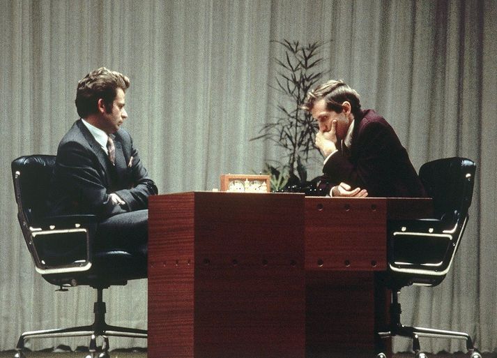 Boris Spassky (vinstri) og Bobby Fischer (hægri) í Laugardalshöllinni 1972.