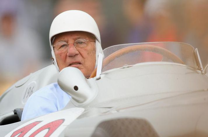 Stirling Moss er enn að keyra kappakstursbíla þó áratugir séu síðan hann keppti í Formúlu 1.