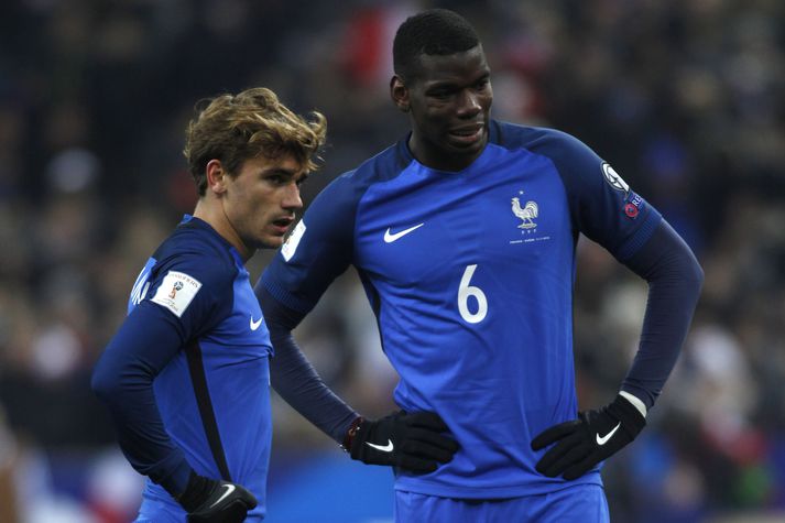 Griezmann ásamt Pogba í landsleik. Verða þeir liðsfélagar eða andstæðingar í enska boltanum á næsta ári?