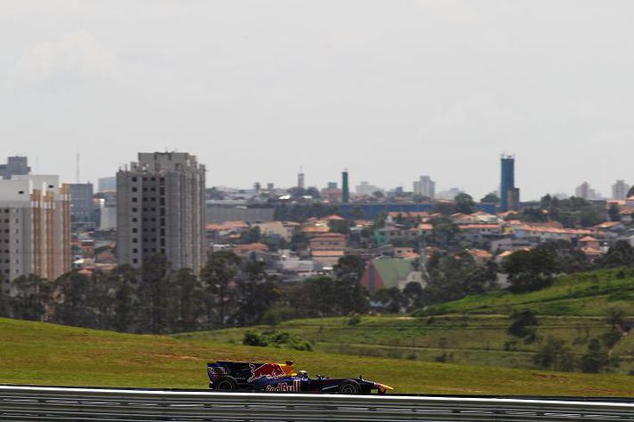 Sebastian Vettel á Red Bull á brautinni við Sao Paulo í dag.