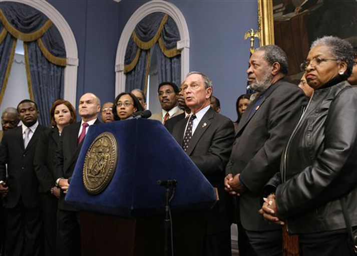 Michael Bloomberg, borgarstjóri í New York, hélt blaðamannafund í gær vegna málsins.