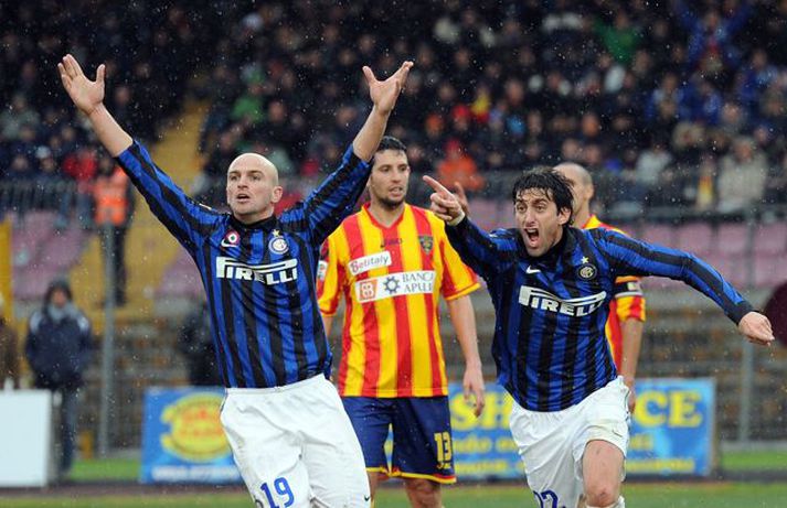 Cambiasso og Milito bregðast illa við en tvö mörk voru dæmd af Inter í leiknum.