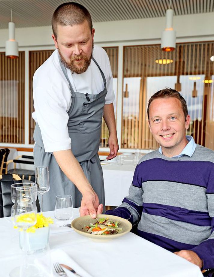 Andreas Viestad (til hægri) fékk höfðinglegar móttökur hjá Gunnari Karli Gíslasyni á Dilli.