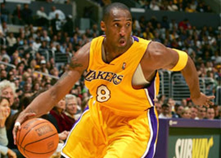 Kobe Bryant og félagar taka á móti meisturum San Antonio í beinni á NBA TV í nótt
