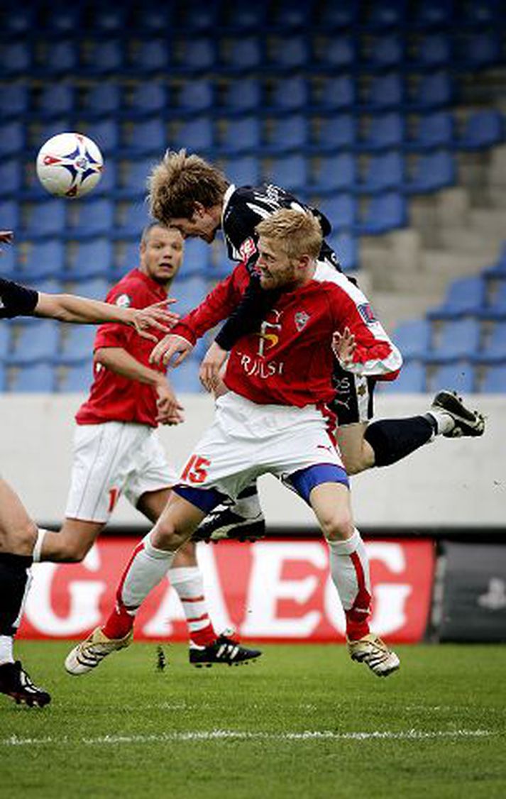 Helgi Sigurðsson fylgist með baráttu í leik Vals og Keflavíkur fyrr í sumar.