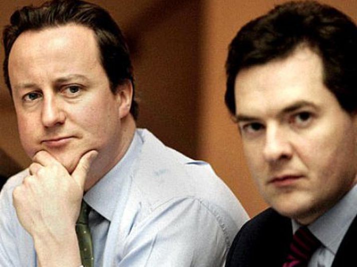 George Osborne sést hér með leiðtoga breskra Íhaldsmanna, David Cameron. Mynd/AFP