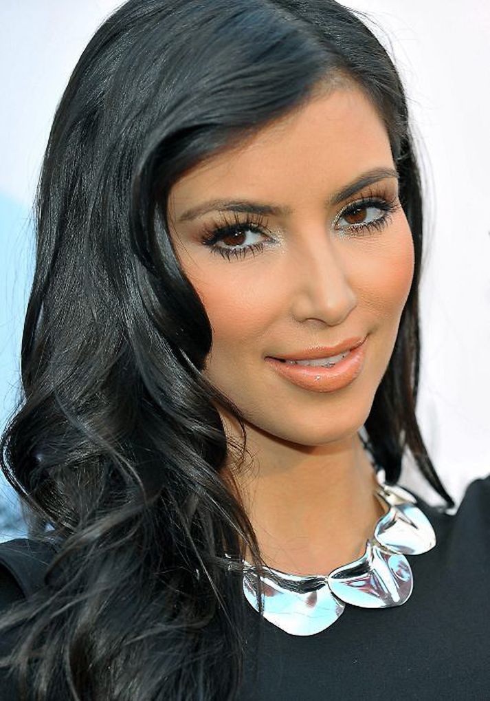 kim kardashianhét því um síðustu áramót að hún yrði einhleyp allt árið 2011. Hún klúðraði þeim áformum heldur betur og vakti einna mesta athygli á árinu fyrir skammlíft hjónaband sitt og íþróttastjörnunnar Kris Humphries.