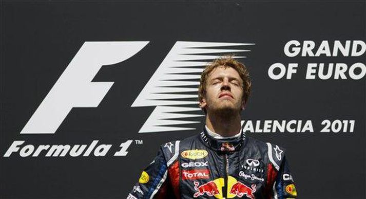 Sebastian Vettel á verðlaunapallinum í Valencia í dag.