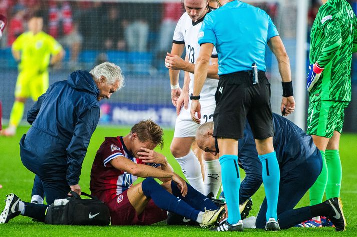 Martin Ødegaard meiddist í landsleik Noregs og Austurríkis.