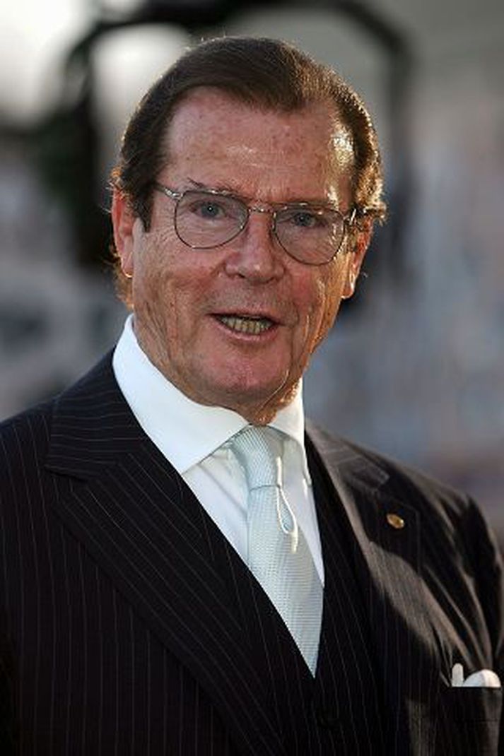 roger moore Moore er virkilega ánægður með hinn nýja James Bond, Daniel Craig.