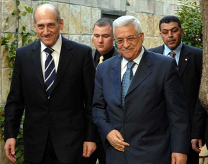 Olmert og Abbas í Jerúsalem í dag.