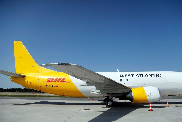 Flugvél DHL á flugvellinum í Riga í Lettlandi.